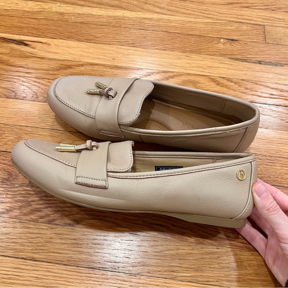 NAUTICA WOMENS 6.5 BEIGE LOAFERS - Picture 4 of 4